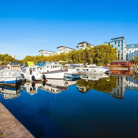 Sejour Sur L'ile De Avec Vue Sur La Loire Appartement